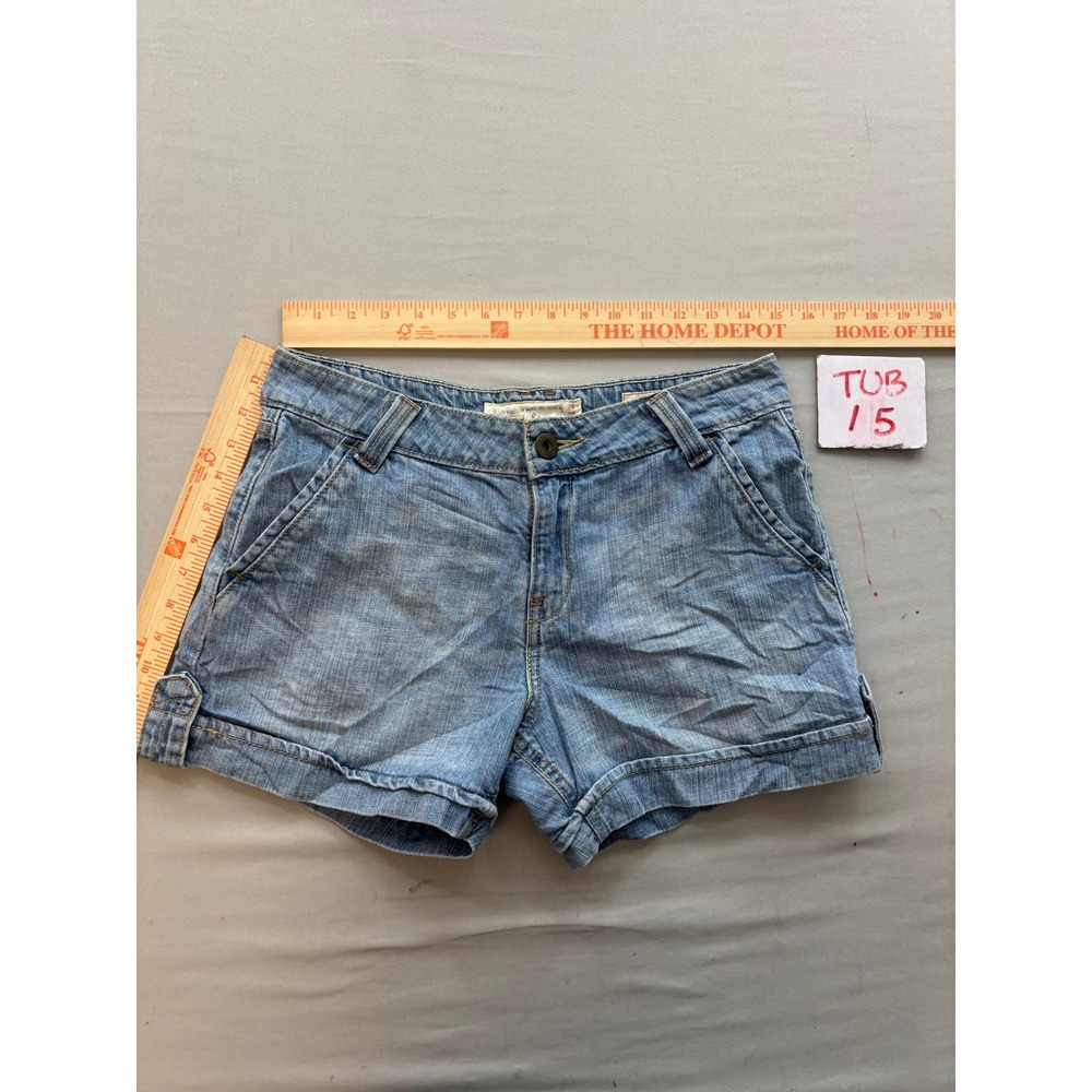 Levi Strauss Signature Low Rise Denim Shorts Light Wash Cuffed Womens 8